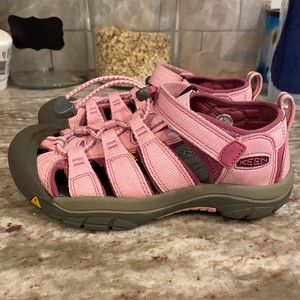 Keen Newport H2 girls size 2 hiking sandals